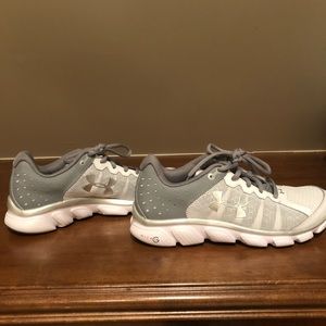NWOT Uuder armour shoes